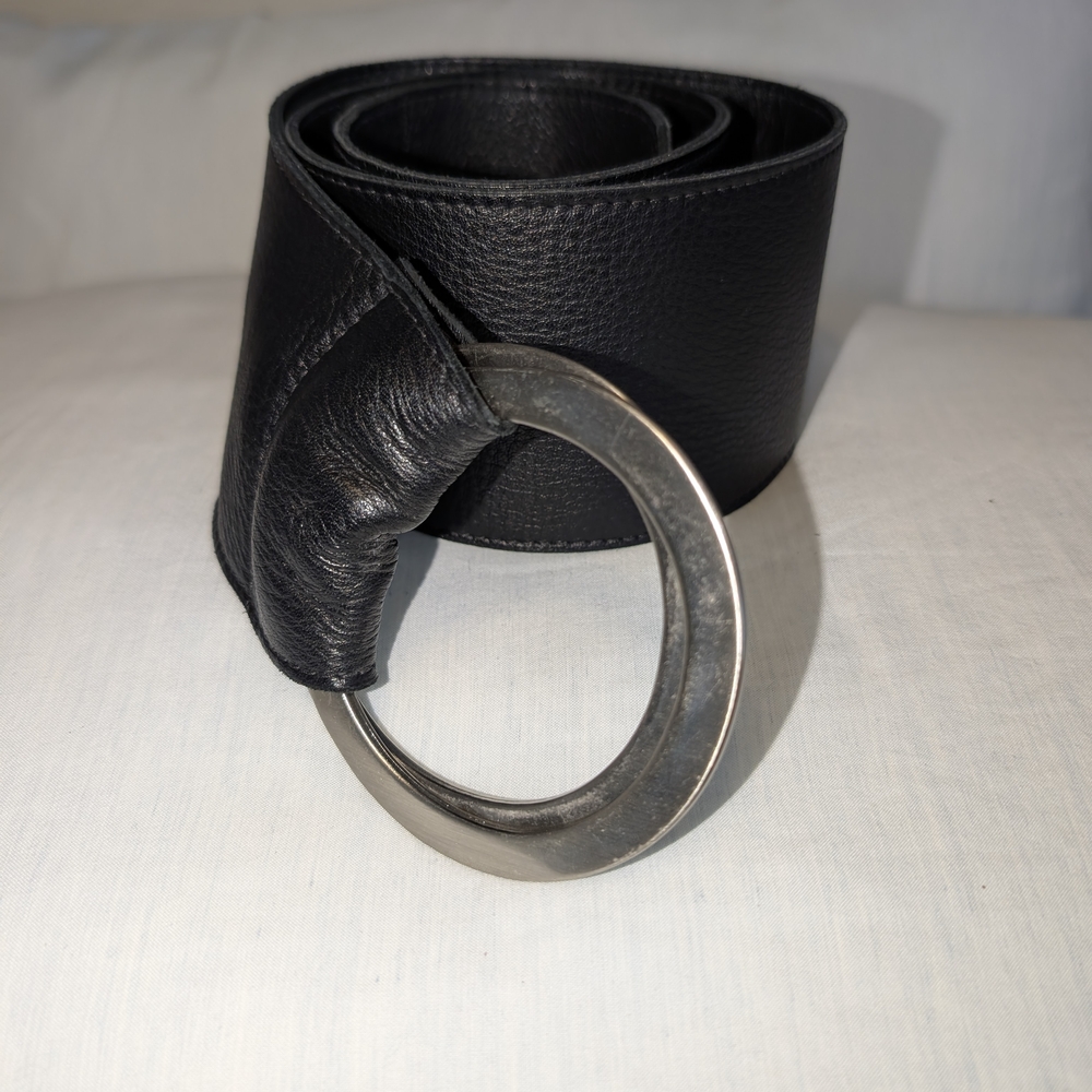 Elegant Black Leather Women's Belt with Silver Ring Buckle